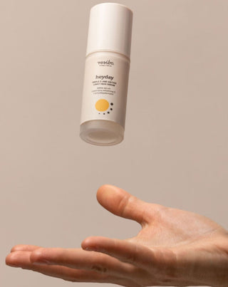 Voedend, verhelderend Heyday gezichtsserum met antioxidanten en driedubbele vitamine. C 30 ml Resibo - 3