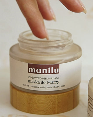 Voedend en exfoliërend gezichtsmasker met olijfpitten en macadamia-olie van Manilu - 3