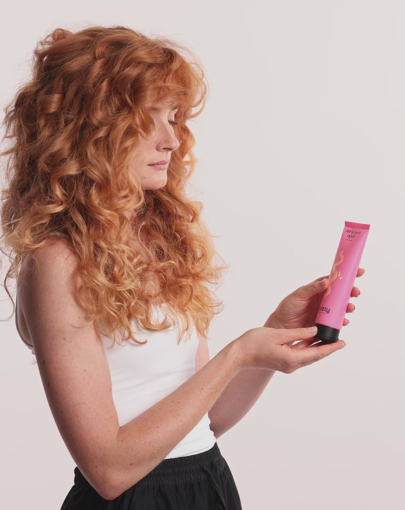 Krullend haar stylinggel hydrateert en verzacht zonder Twisty te verzwaren_4