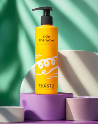Verzachtende conditioner geschikt voor krullend haar met rozen en hennepolie van Twisty - 3